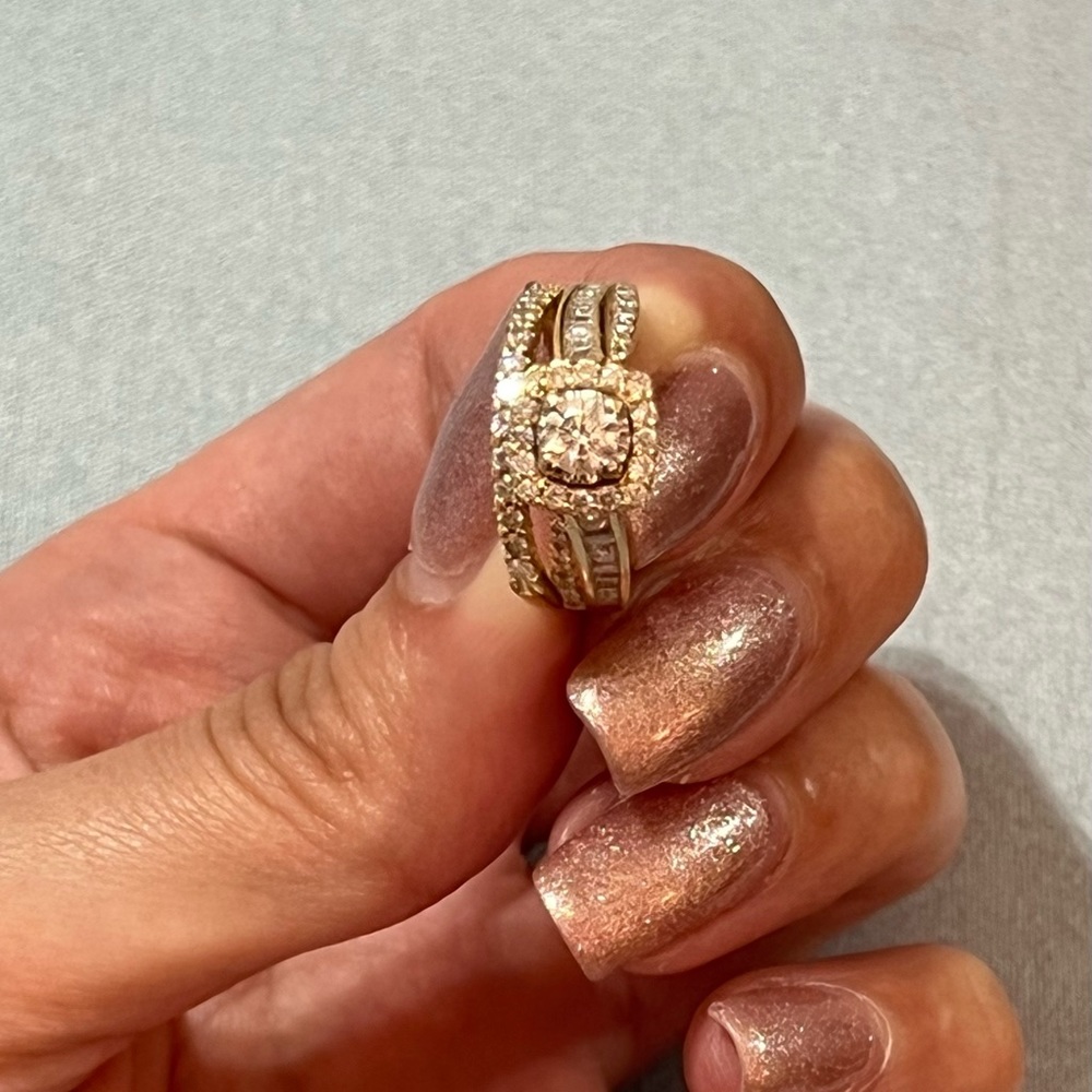 Set of engagement rings diamonds